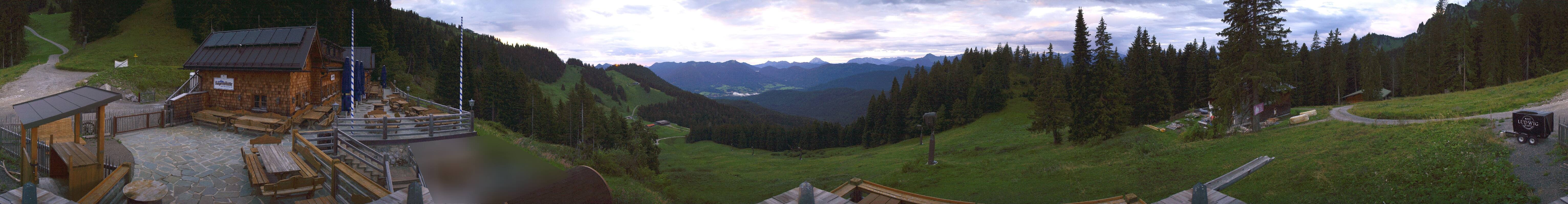 Archived image Webcam Lenggries-Brauneck: Bayern Hütte