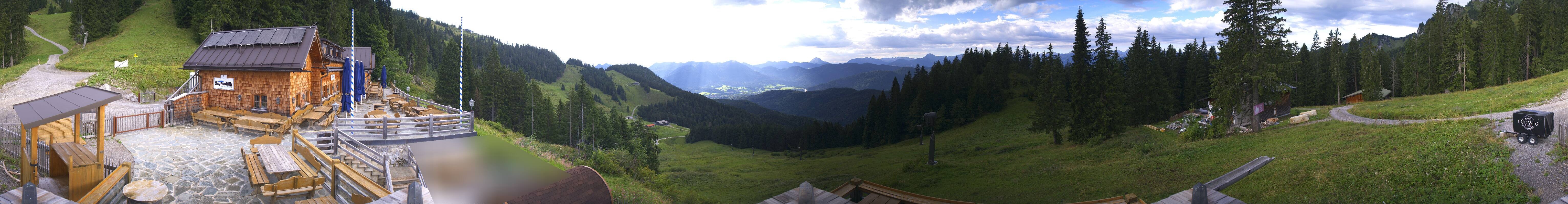 Archived image Webcam Lenggries-Brauneck: Bayern Hütte