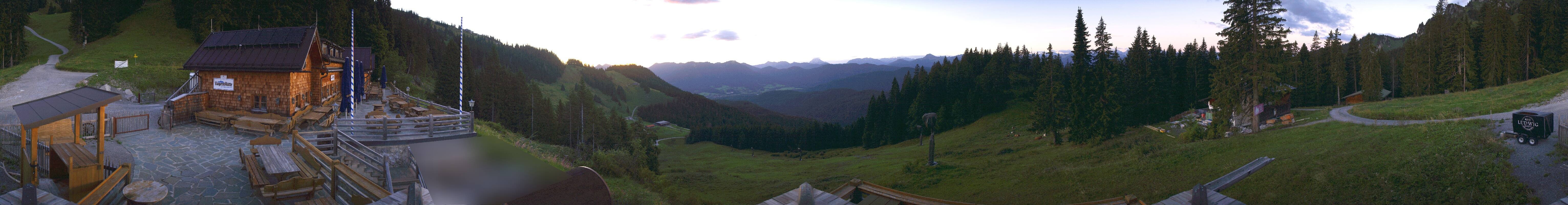 Archived image Webcam Lenggries-Brauneck: Bayern Hütte