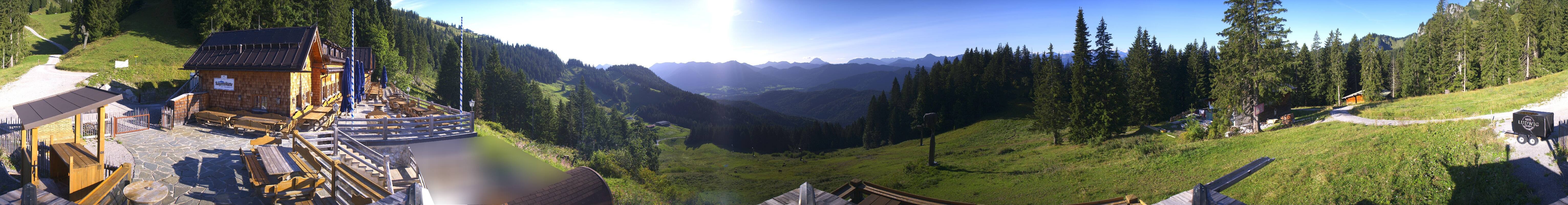 Archived image Webcam Lenggries-Brauneck: Bayern Hütte