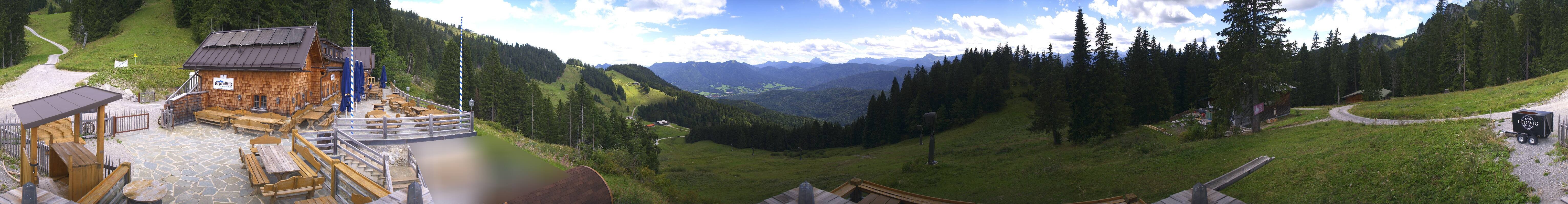 Archived image Webcam Lenggries-Brauneck: Bayern Hütte