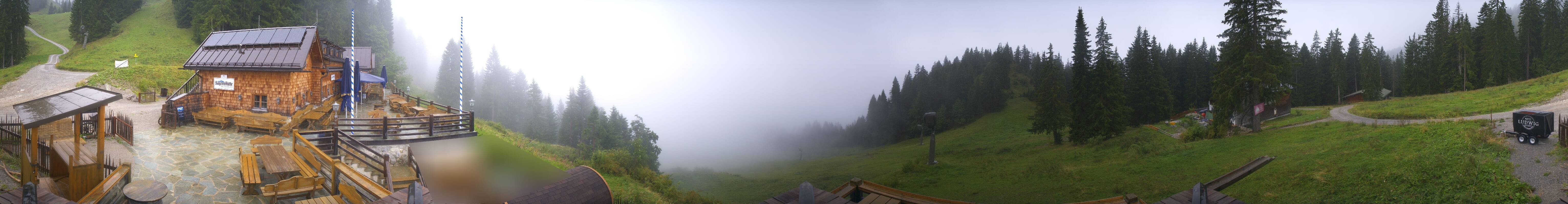 Archived image Webcam Lenggries-Brauneck: Bayern Hütte