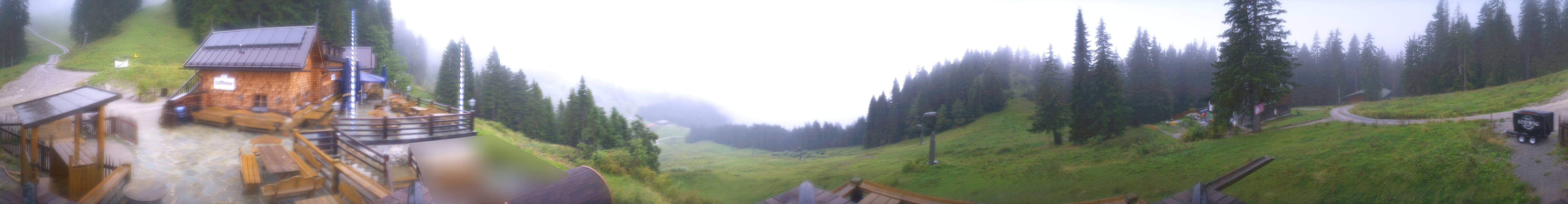 Archived image Webcam Lenggries-Brauneck: Bayern Hütte