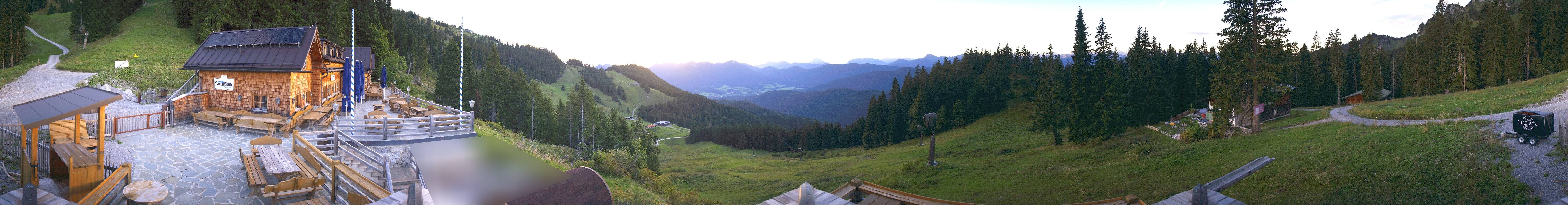 Archived image Webcam Lenggries-Brauneck: Bayern Hütte