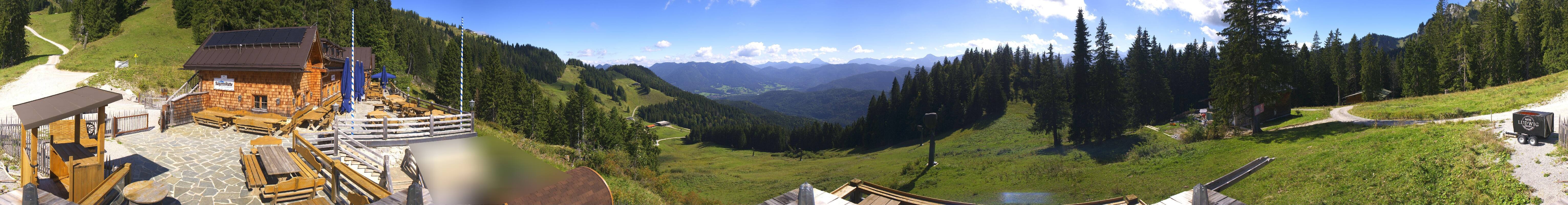 Archived image Webcam Lenggries-Brauneck: Bayern Hütte