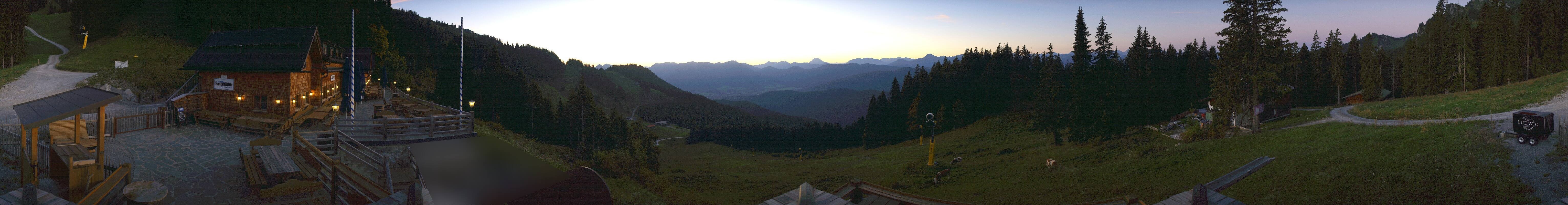 Archived image Webcam Lenggries-Brauneck: Bayern Hütte