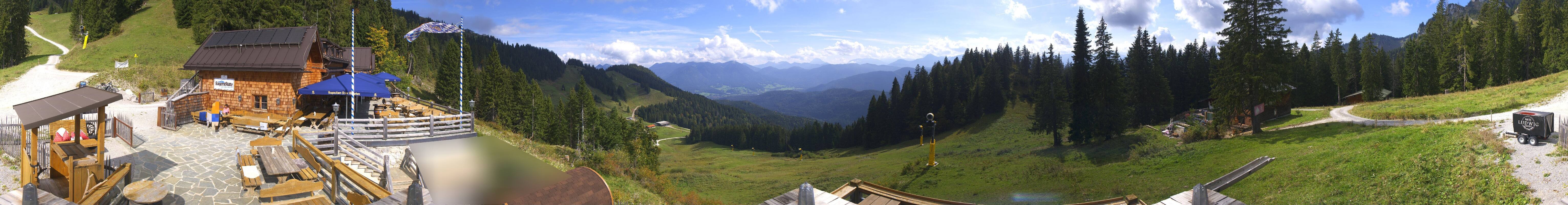 Archived image Webcam Lenggries-Brauneck: Bayern Hütte