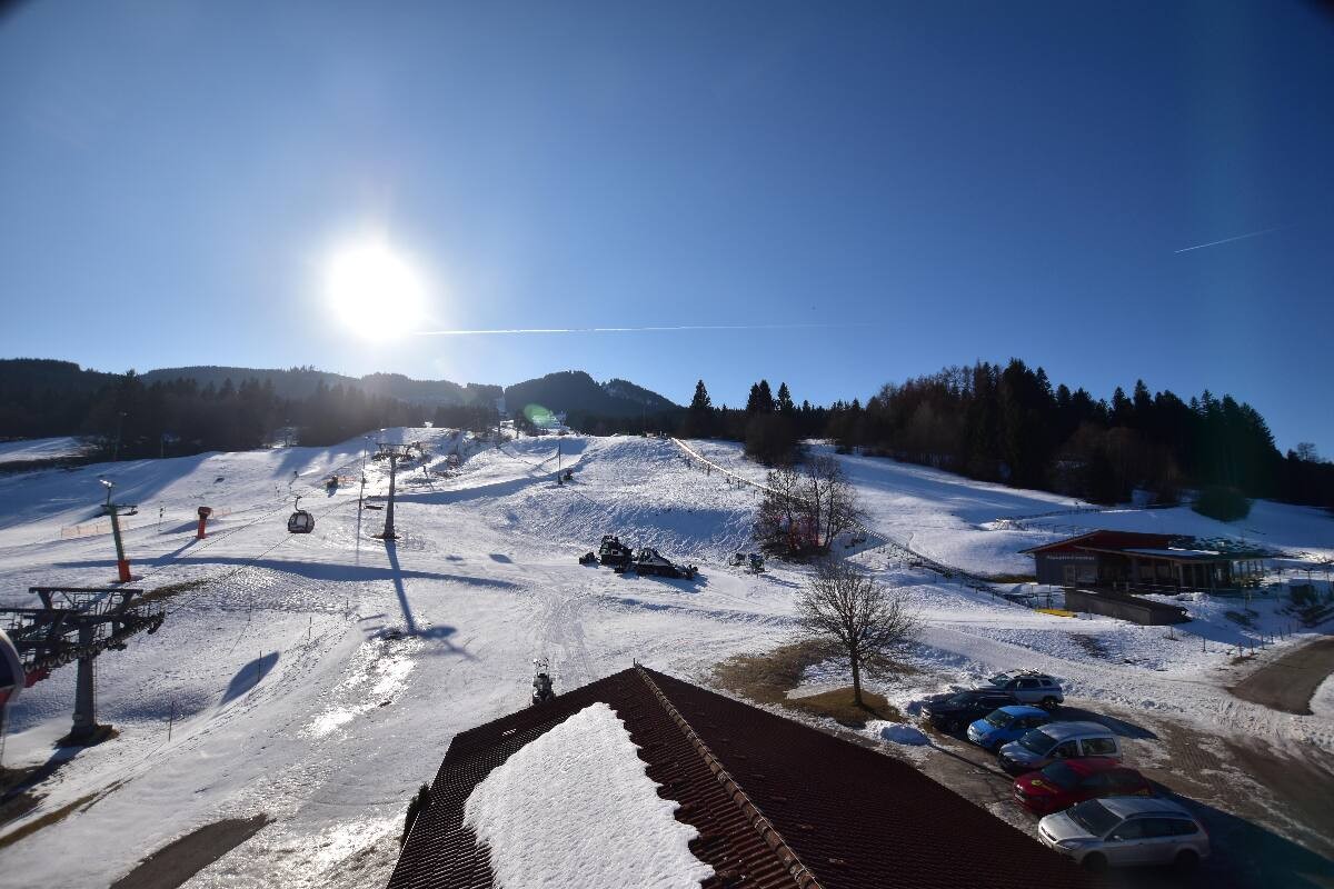 Archived image Webcam Nesselwang - Alpspitzbahn Base Station