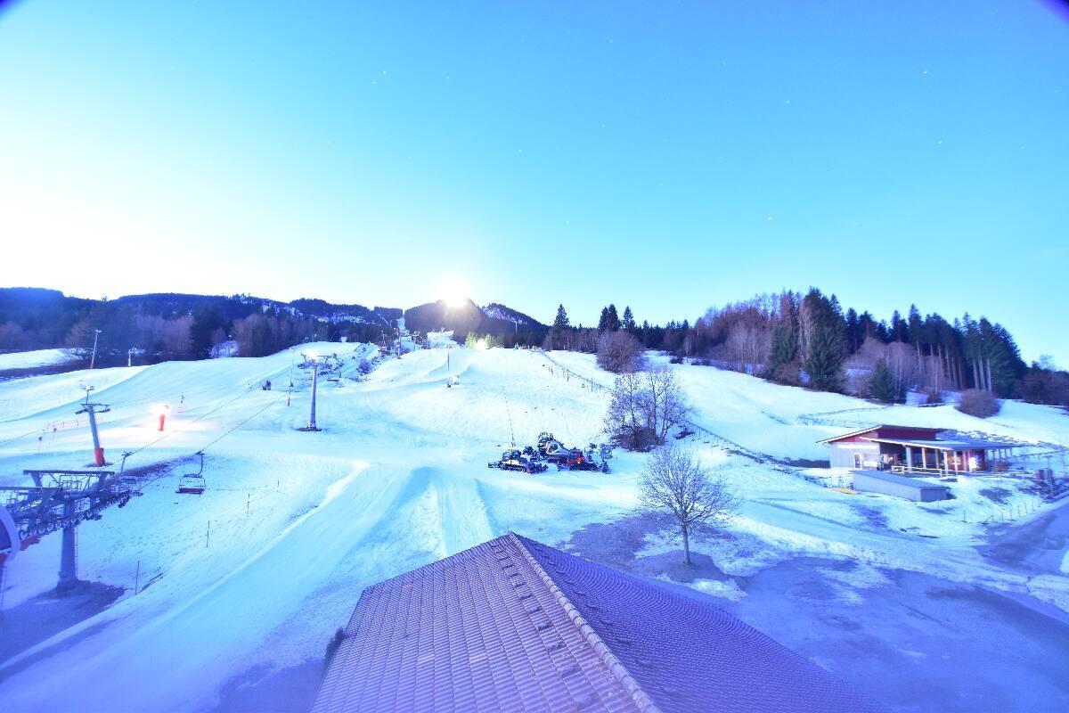 Archived image Webcam Nesselwang - Alpspitzbahn Base Station