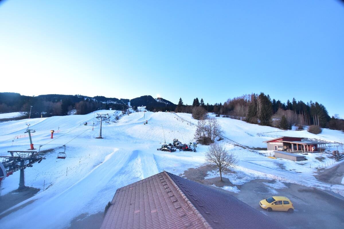 Archived image Webcam Nesselwang - Alpspitzbahn Base Station