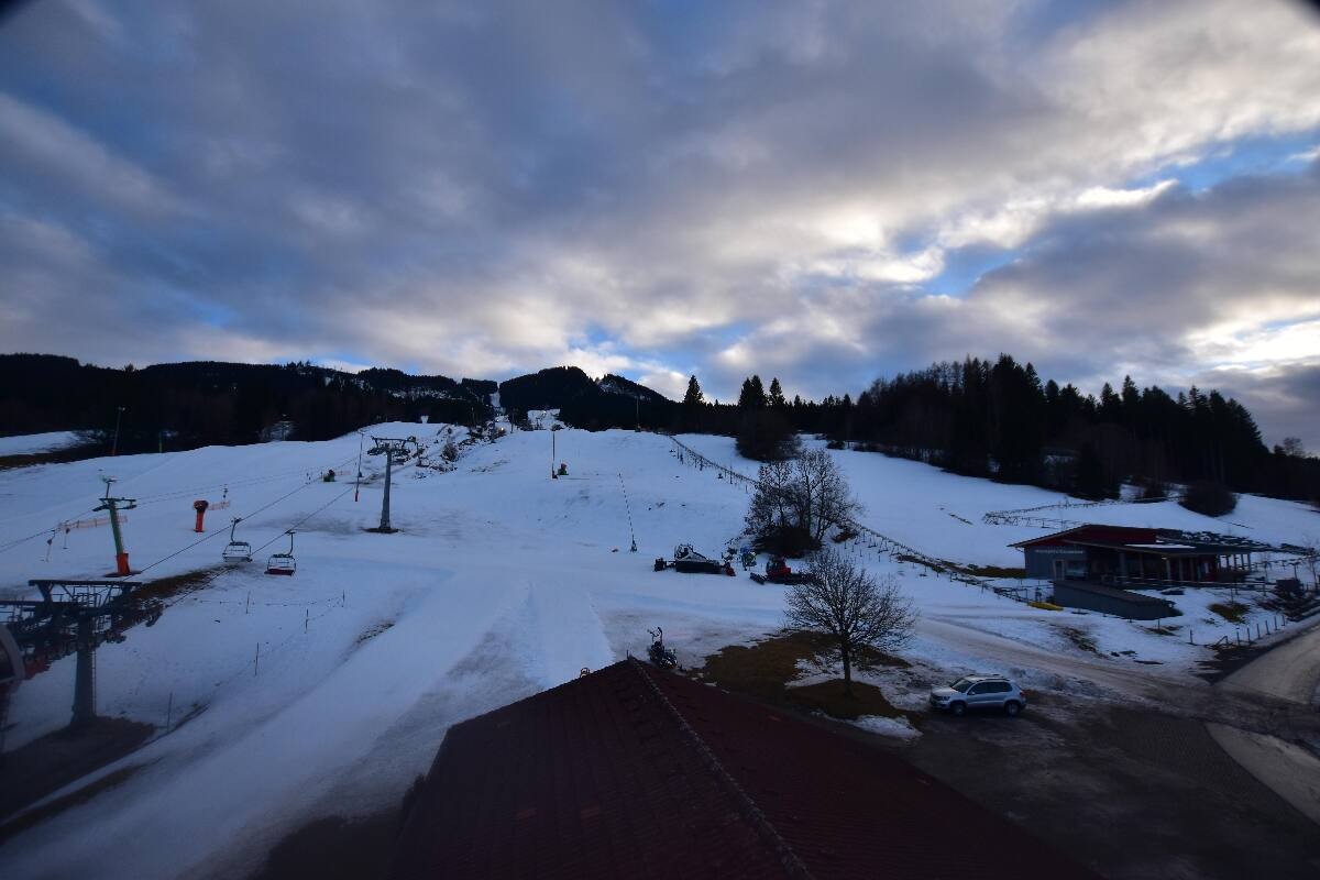 Archived image Webcam Nesselwang - Alpspitzbahn Base Station