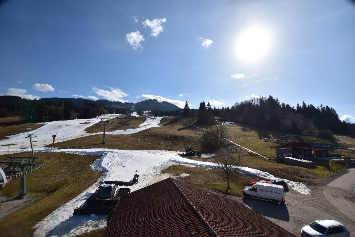 Archived image Webcam Nesselwang - Alpspitzbahn Base Station