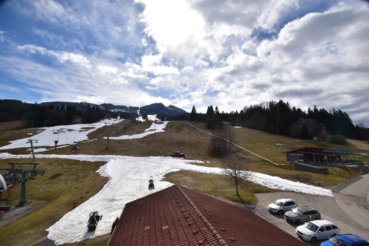 Archived image Webcam Nesselwang - Alpspitzbahn Base Station