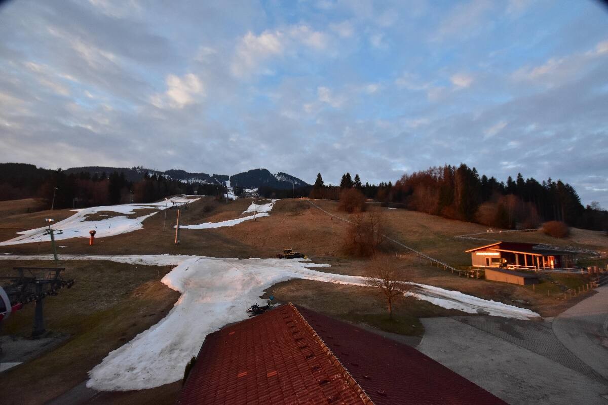 Archived image Webcam Nesselwang - Alpspitzbahn Base Station