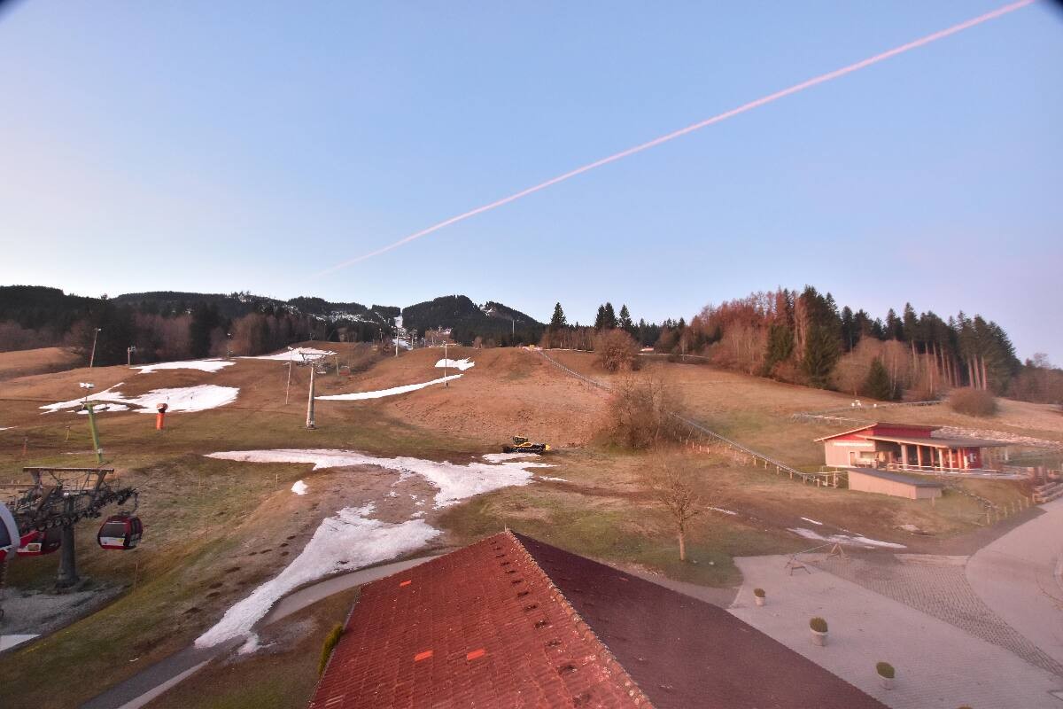 Archived image Webcam Nesselwang - Alpspitzbahn Base Station