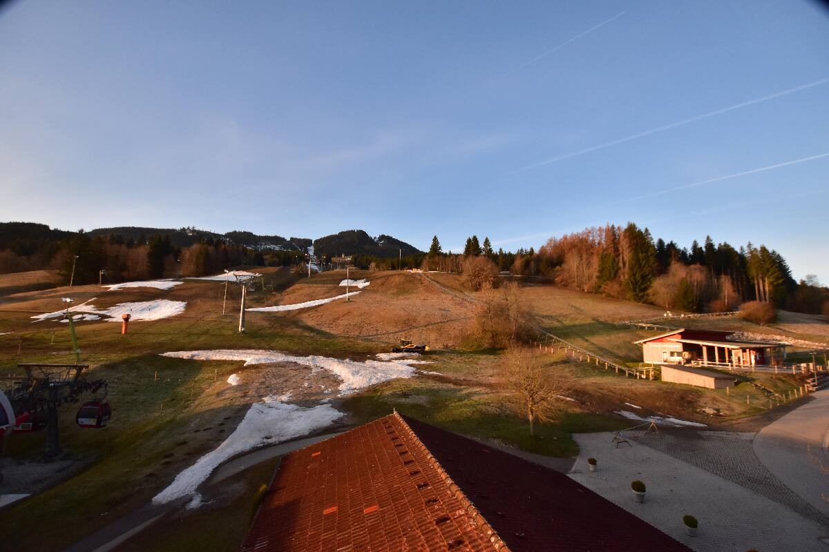 Archived image Webcam Nesselwang - Alpspitzbahn Base Station