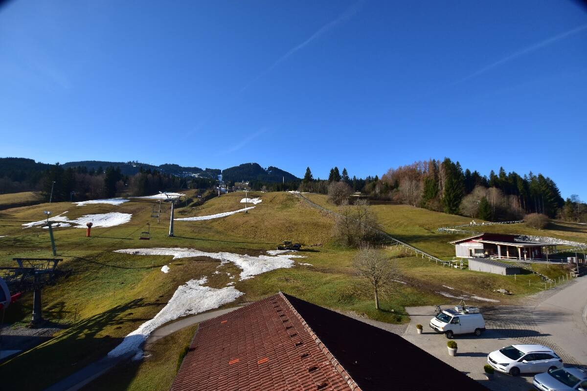 Archived image Webcam Nesselwang - Alpspitzbahn Base Station