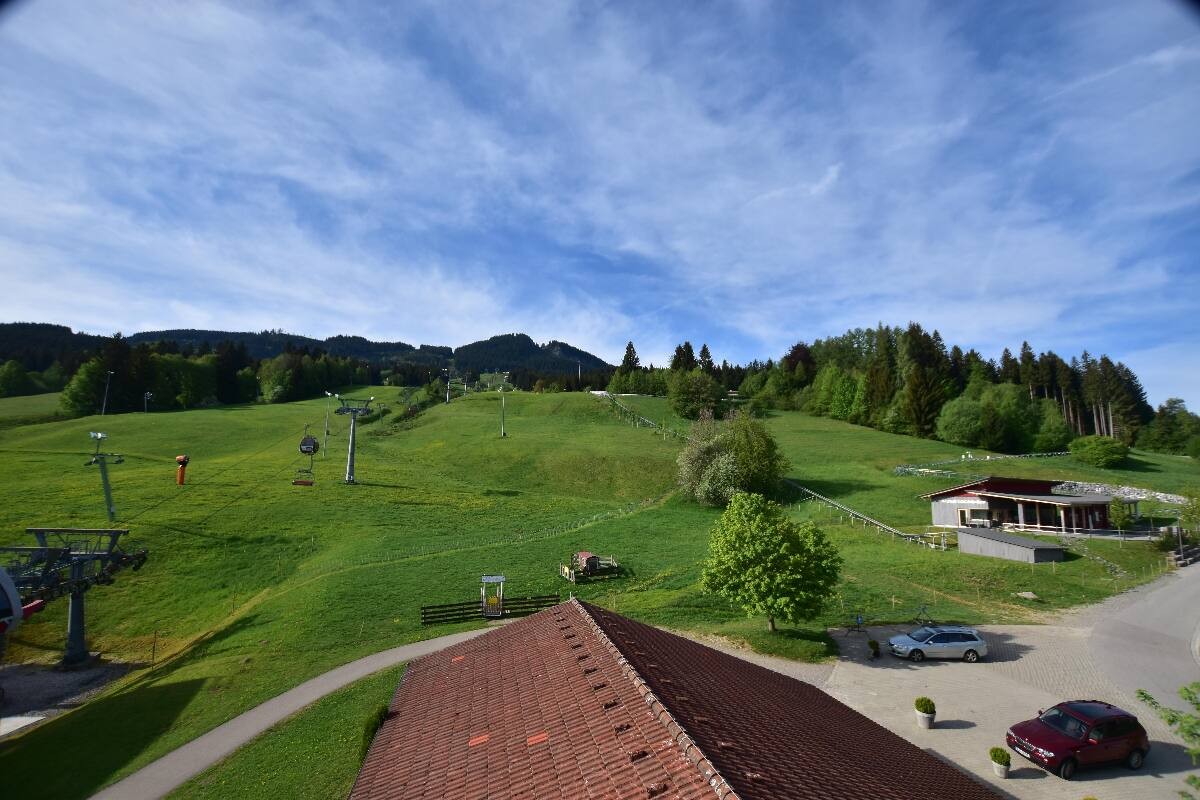 Archived image Webcam Nesselwang - Alpspitzbahn Base Station