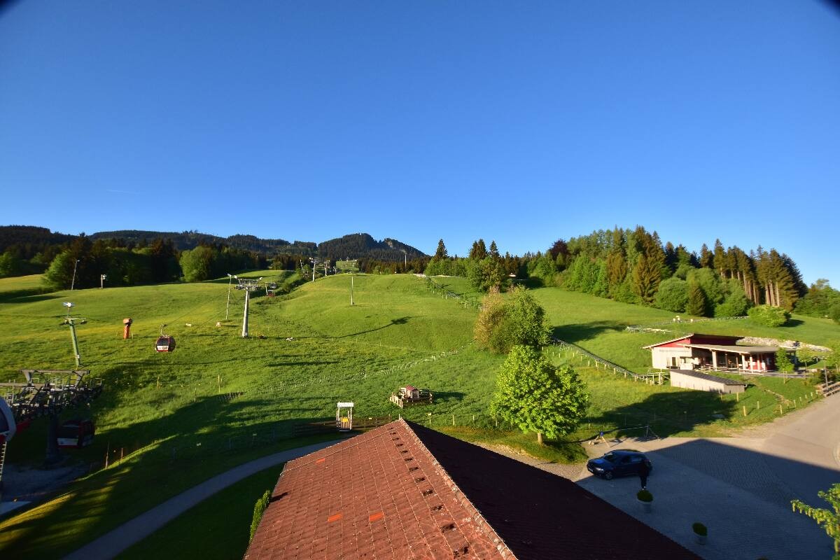 Archived image Webcam Nesselwang - Alpspitzbahn Base Station