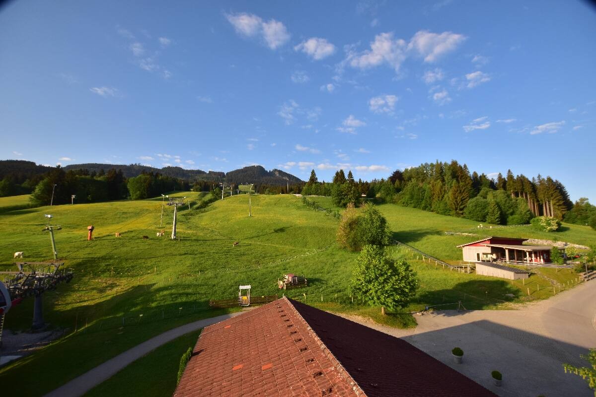 Archived image Webcam Nesselwang - Alpspitzbahn Base Station