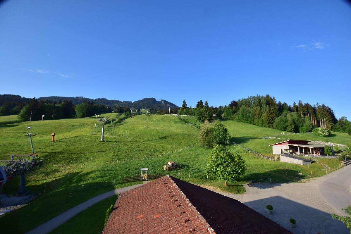 Archived image Webcam Nesselwang - Alpspitzbahn Base Station