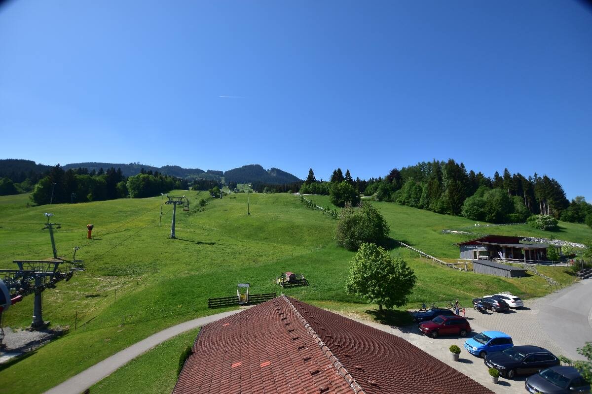 Archived image Webcam Nesselwang - Alpspitzbahn Base Station