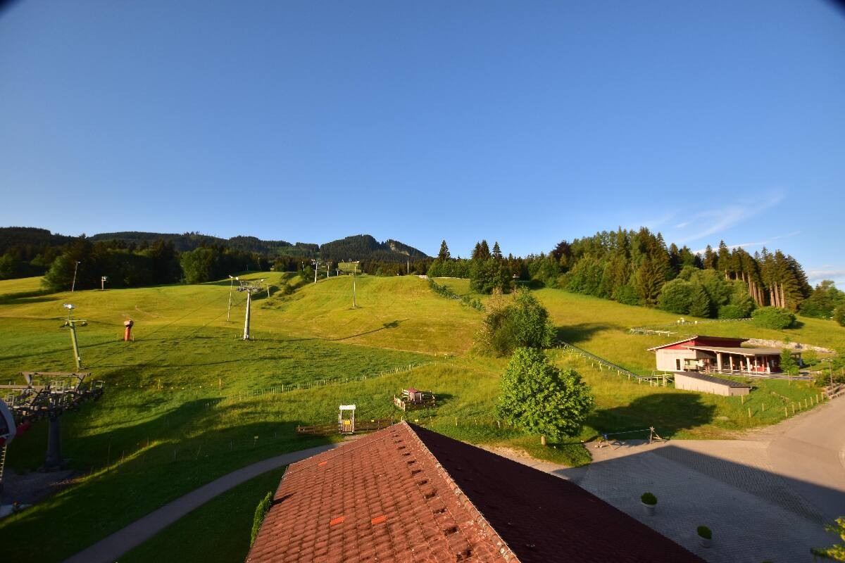 Archived image Webcam Nesselwang - Alpspitzbahn Base Station