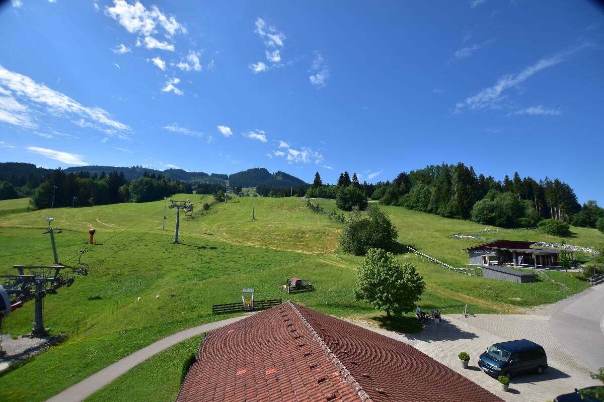 Archived image Webcam Nesselwang - Alpspitzbahn Base Station