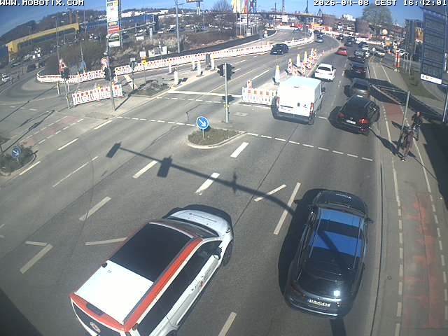 Archived image Webcam Ulm - View Blaubeurer Street