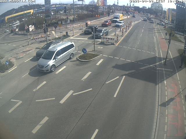 Archived image Webcam Ulm - View Blaubeurer Street