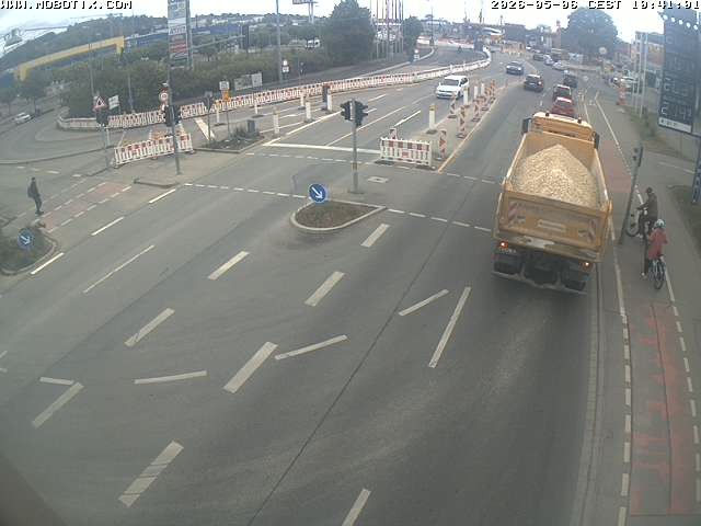 Archived image Webcam Ulm - View Blaubeurer Street