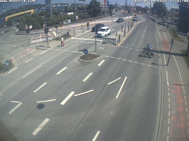 Archived image Webcam Ulm - View Blaubeurer Street
