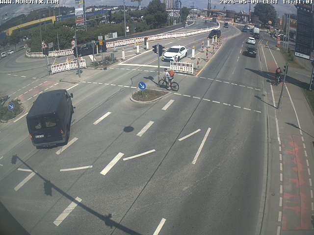 Archived image Webcam Ulm - View Blaubeurer Street