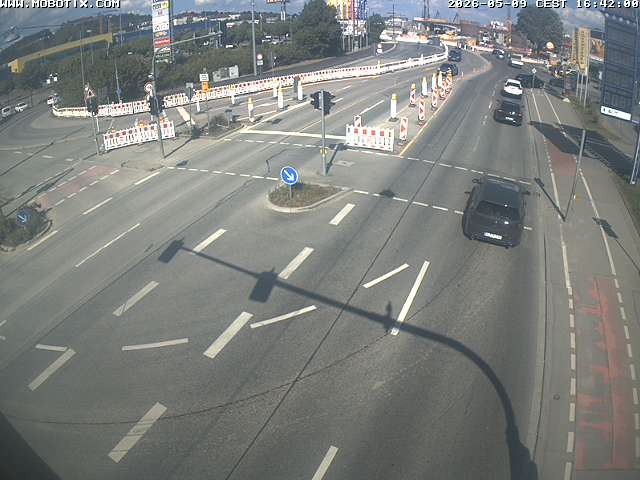 Archived image Webcam Ulm - View Blaubeurer Street