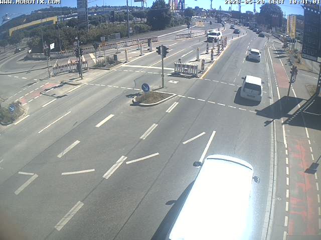 Archived image Webcam Ulm - View Blaubeurer Street