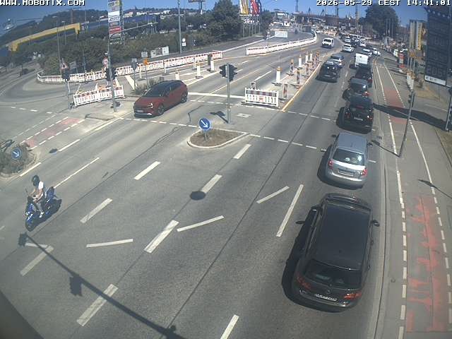 Archived image Webcam Ulm - View Blaubeurer Street