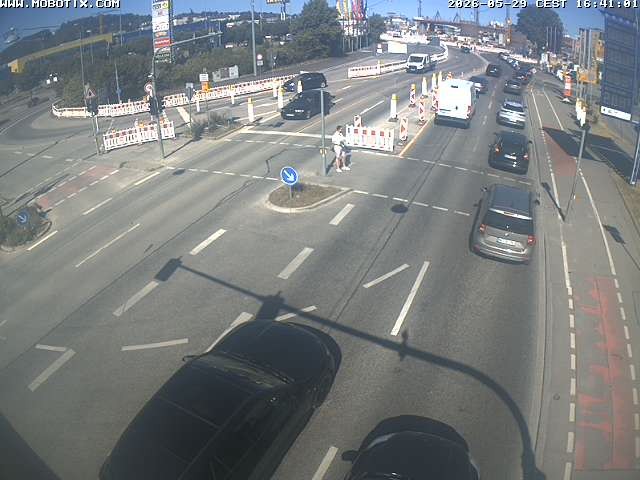 Archived image Webcam Ulm - View Blaubeurer Street