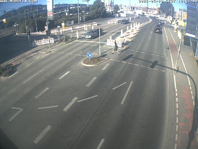 Archived image Webcam Ulm - View Blaubeurer Street