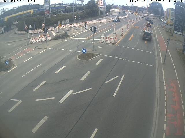 Archived image Webcam Ulm - View Blaubeurer Street