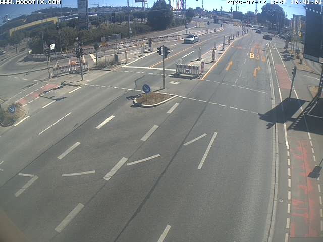 Archived image Webcam Ulm - View Blaubeurer Street