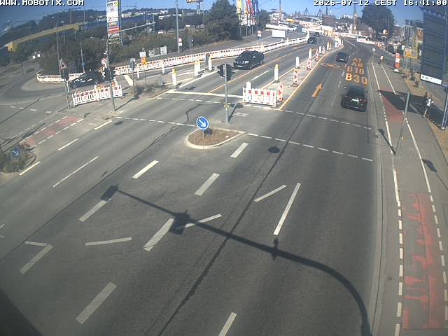 Archived image Webcam Ulm - View Blaubeurer Street