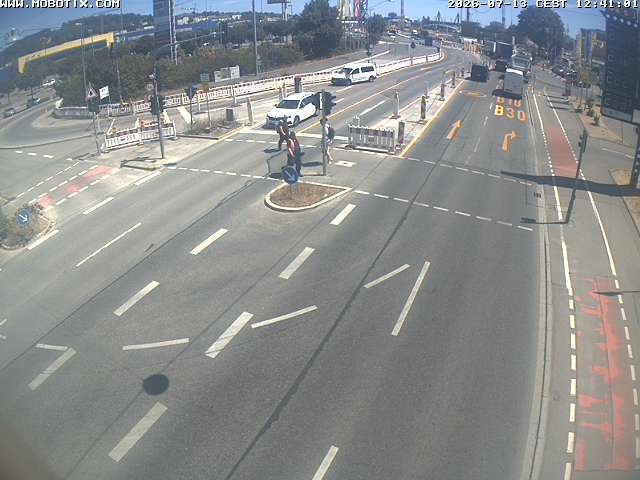 Archived image Webcam Ulm - View Blaubeurer Street