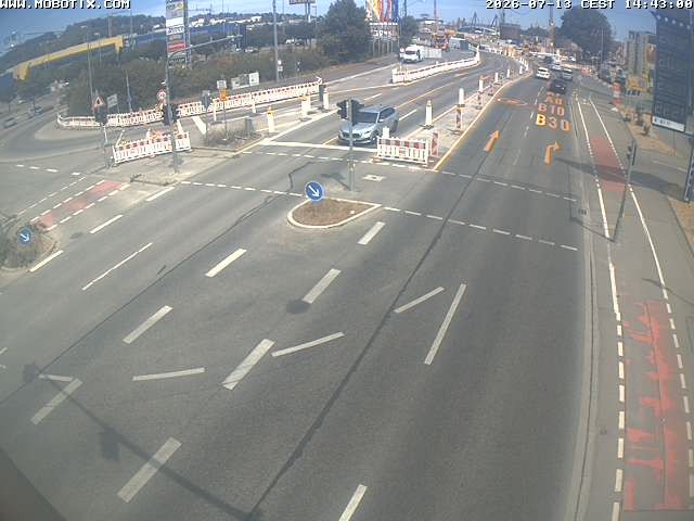 Archived image Webcam Ulm - View Blaubeurer Street