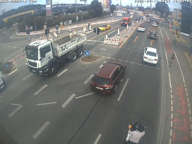 Archived image Webcam Ulm - View Blaubeurer Street