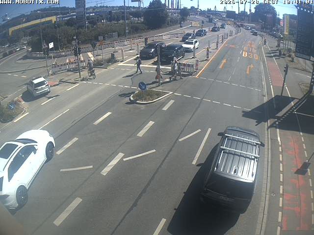 Archived image Webcam Ulm - View Blaubeurer Street