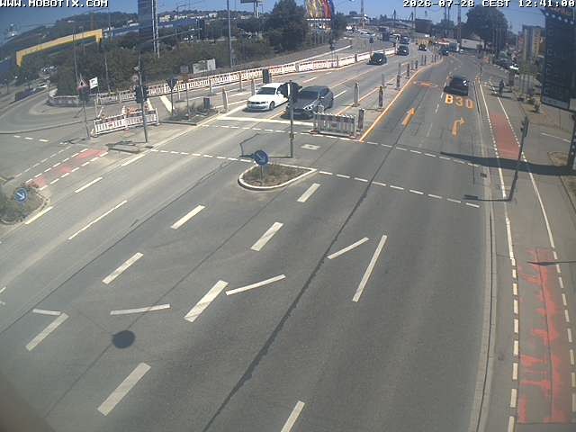 Archived image Webcam Ulm - View Blaubeurer Street