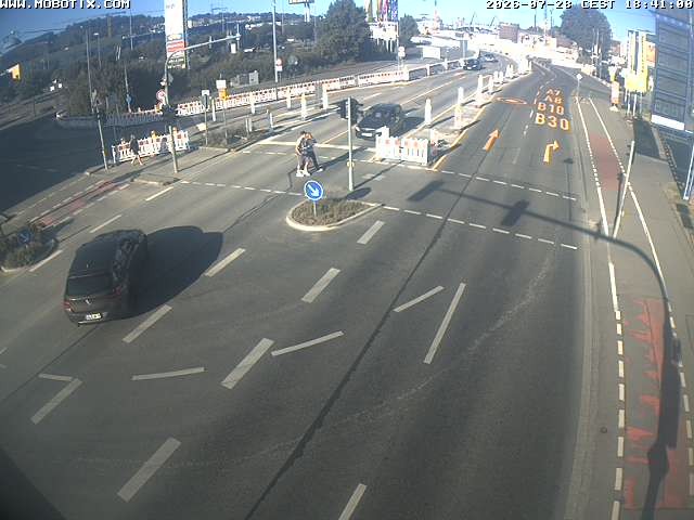 Archived image Webcam Ulm - View Blaubeurer Street