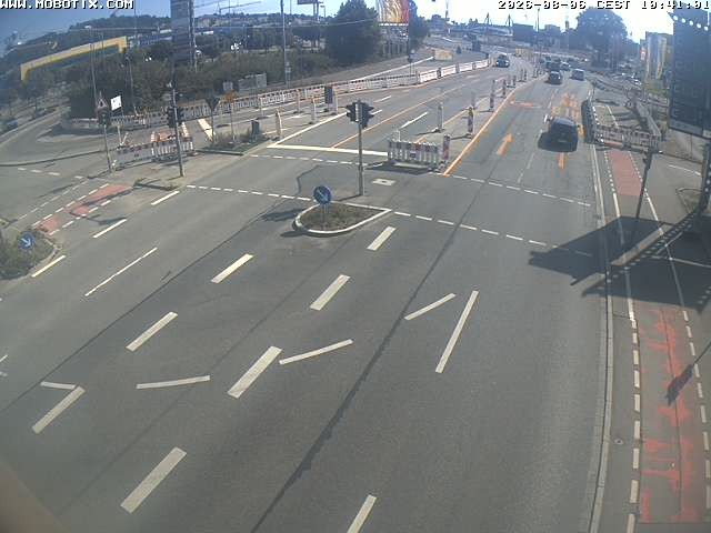 Archived image Webcam Ulm - View Blaubeurer Street
