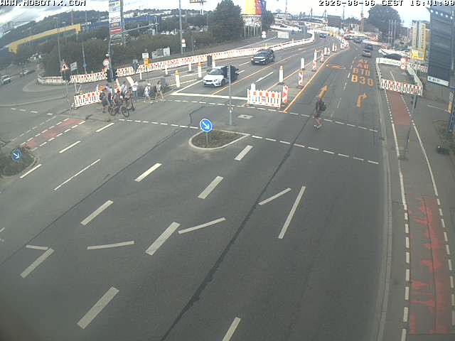 Archived image Webcam Ulm - View Blaubeurer Street