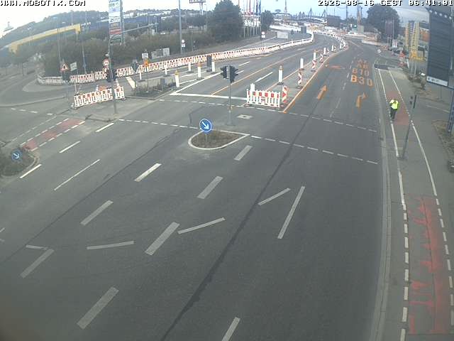 Archived image Webcam Ulm - View Blaubeurer Street